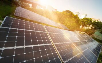 Jak dlouhodobá účinnost solárních panelů ovlivňuje jejich investiční hodnotu